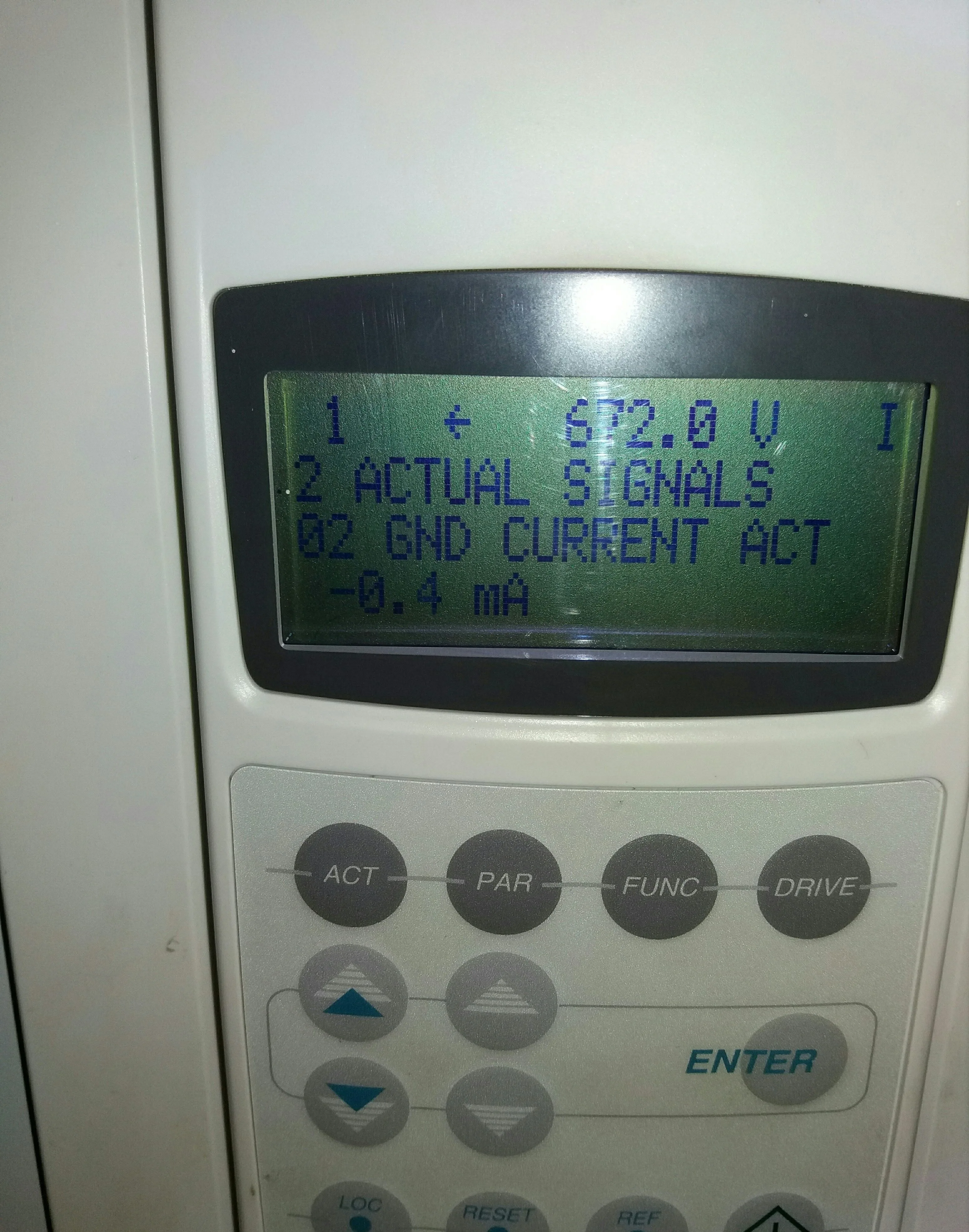 Solar inverter screen showing measured ground leakage current affected by earthing impedance